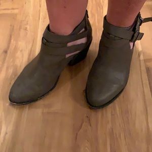 Cute Size 8 American Rag Shoe Boots